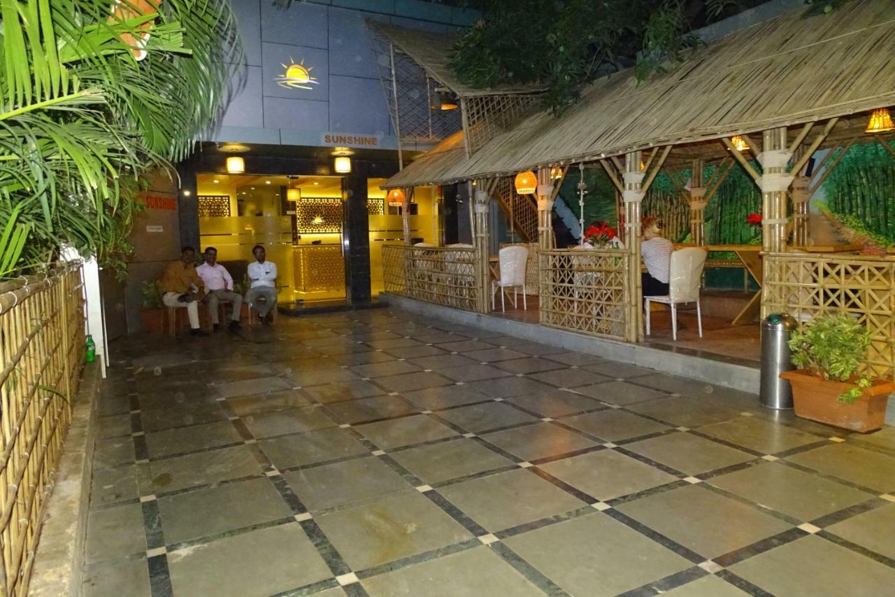 Хостел Sunshine Backpackers, Airport Мумбаи Экстерьер фото